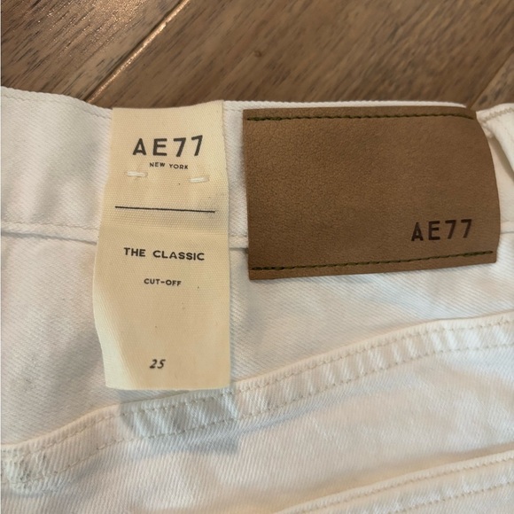 American Eagle’s Premium AE77 White Cut Off Jean Shorts NWT - Picture 3 of 5